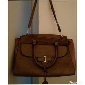HUGE LIKE NEW GUESS PURSE